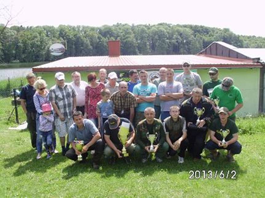 Wszyscy kt�rzy brali udzia- , niestety zabrak-o mi�dzy nami Micha-a i S-awka no i pana Burmistrza Miros-awa Buraka, pozdrawiamy was gor-co..jpg